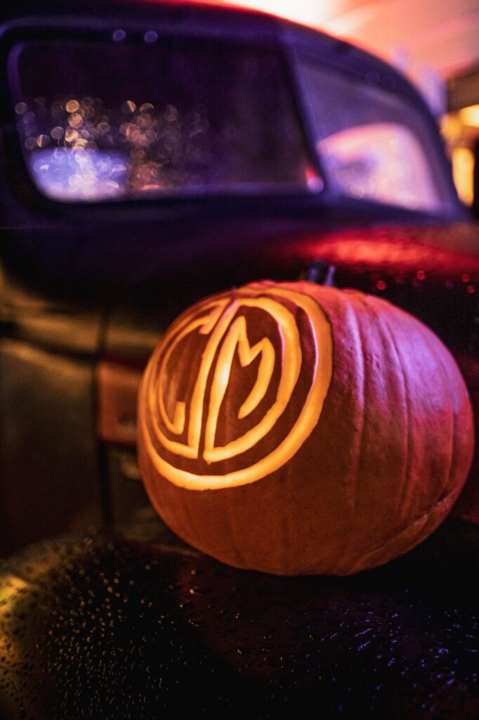 Halloween & Machine 2026 photo 1